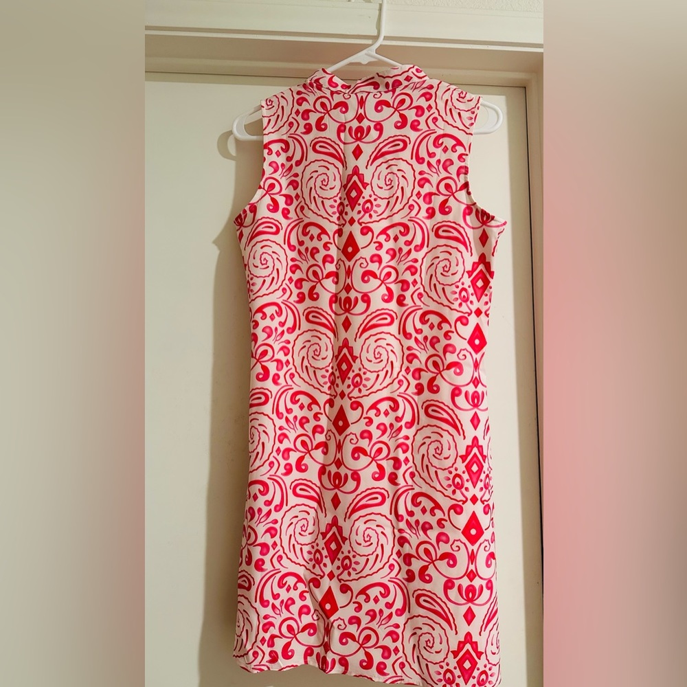 Cute sleeveless dress.